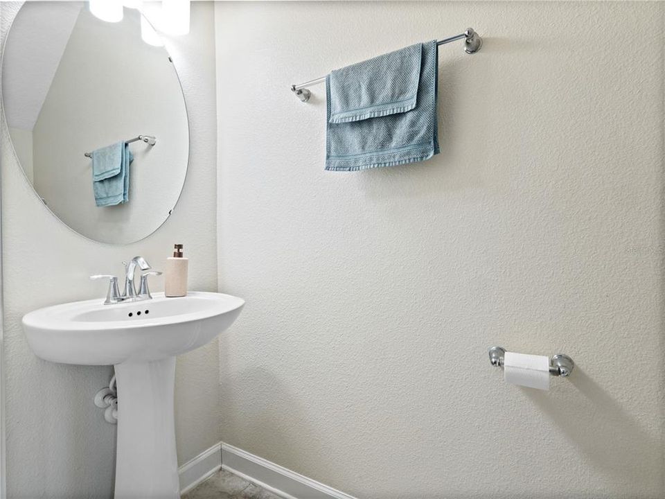 For Sale: $435,000 (4 beds, 2 baths, 1912 Square Feet)