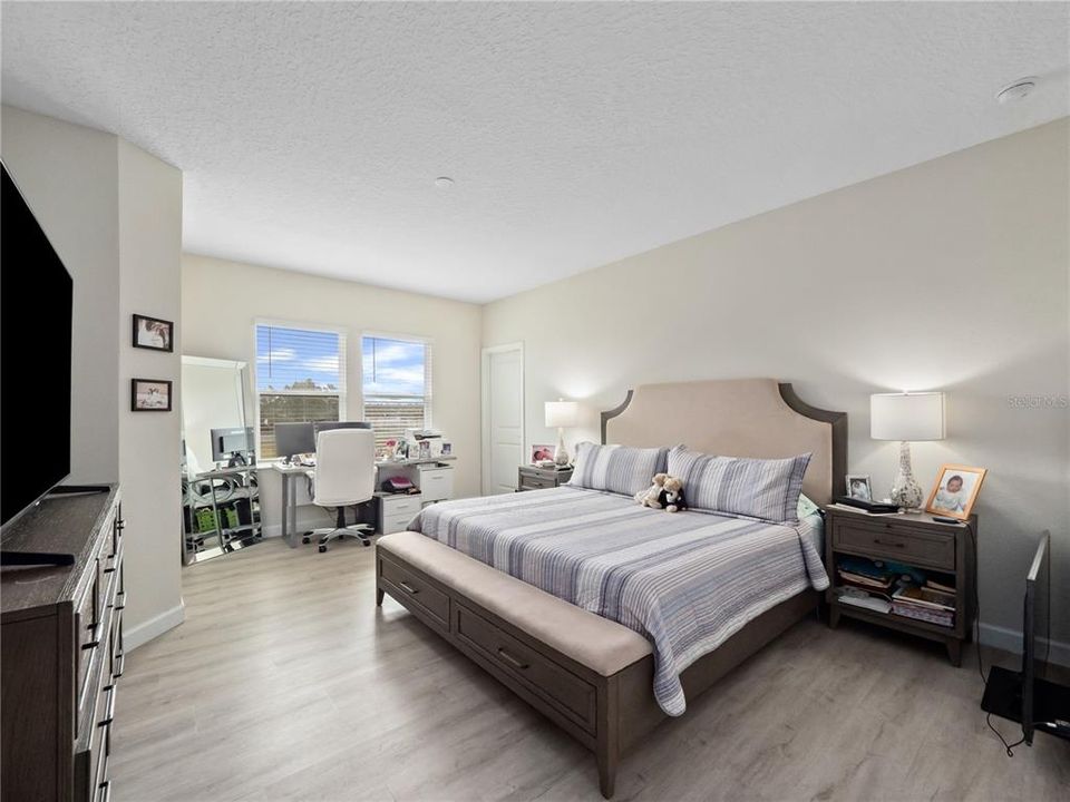 For Sale: $435,000 (4 beds, 2 baths, 1912 Square Feet)