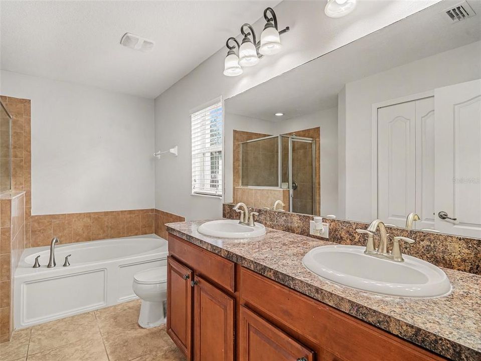 For Sale: $335,000 (4 beds, 2 baths, 1571 Square Feet)