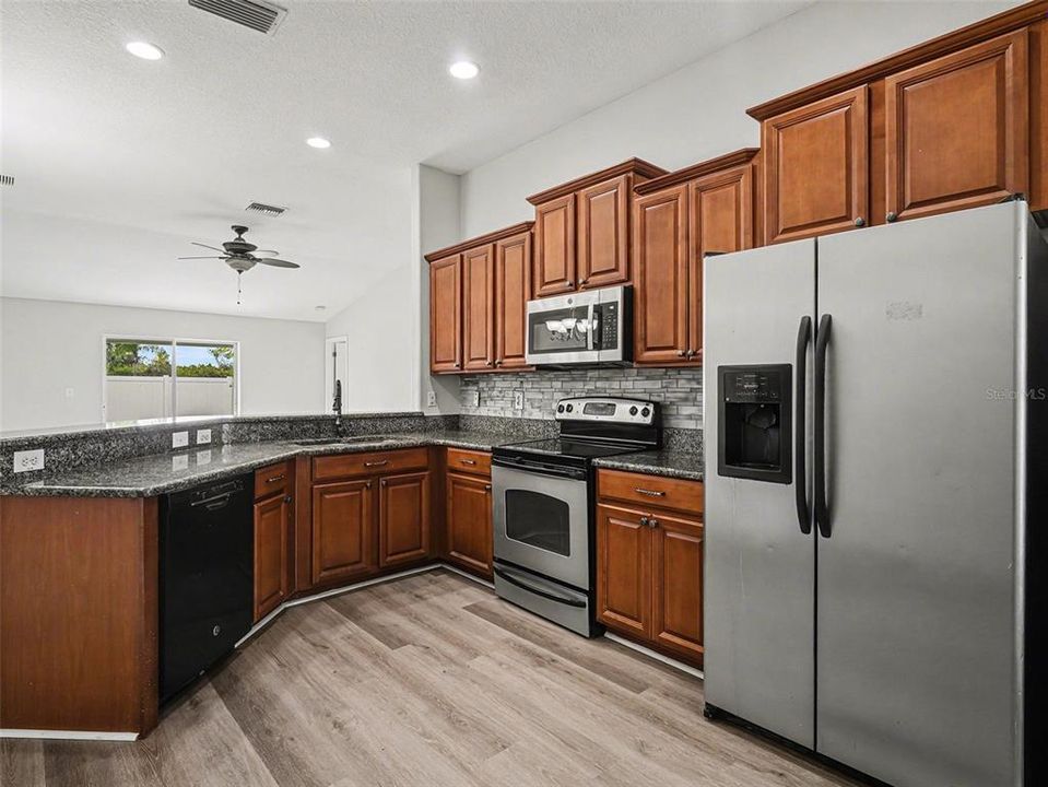 For Sale: $335,000 (4 beds, 2 baths, 1571 Square Feet)