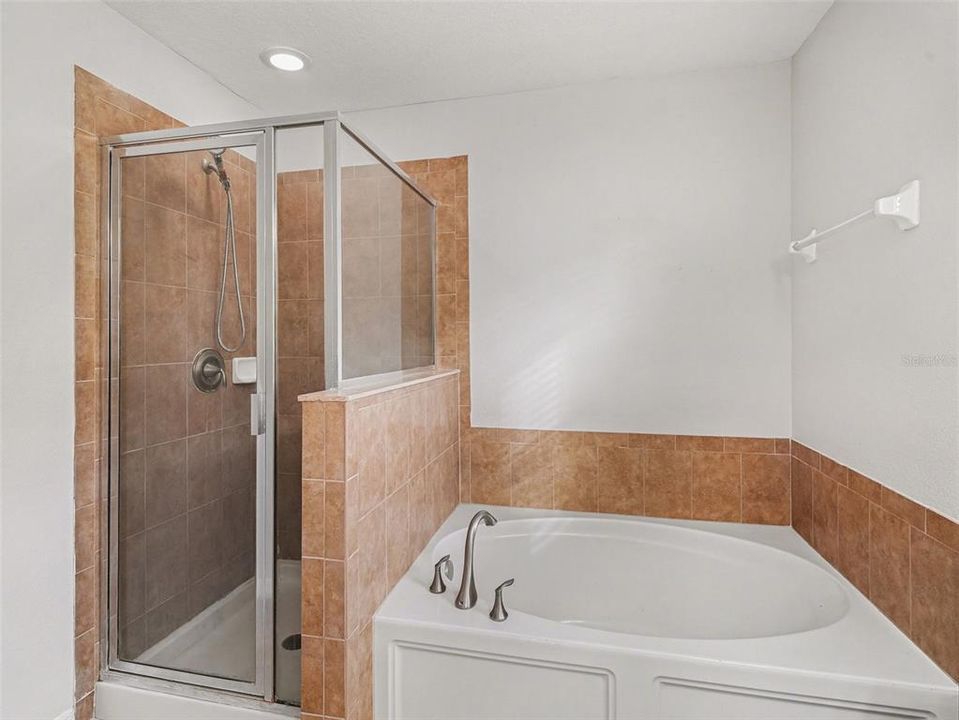 For Sale: $335,000 (4 beds, 2 baths, 1571 Square Feet)