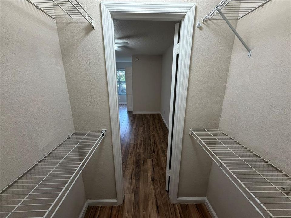 For Sale: $135,000 (1 beds, 1 baths, 597 Square Feet)