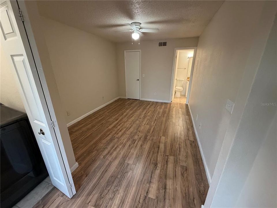 For Sale: $135,000 (1 beds, 1 baths, 597 Square Feet)