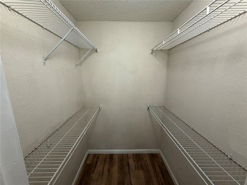 For Sale: $135,000 (1 beds, 1 baths, 597 Square Feet)