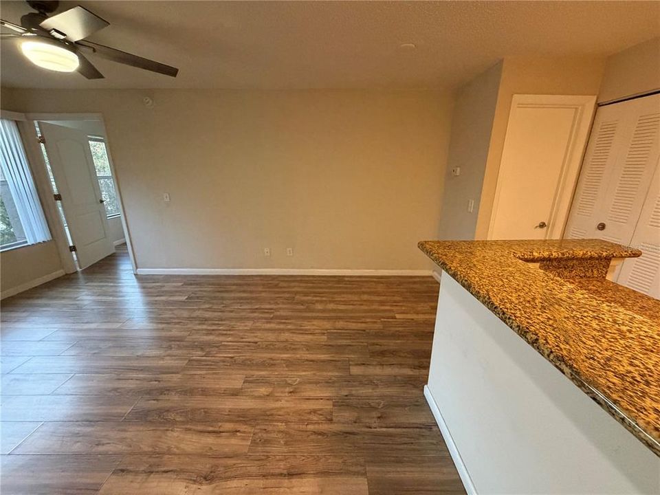 For Sale: $135,000 (1 beds, 1 baths, 597 Square Feet)