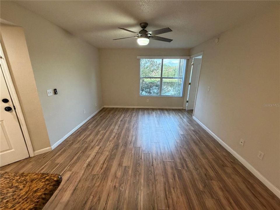 For Sale: $135,000 (1 beds, 1 baths, 597 Square Feet)