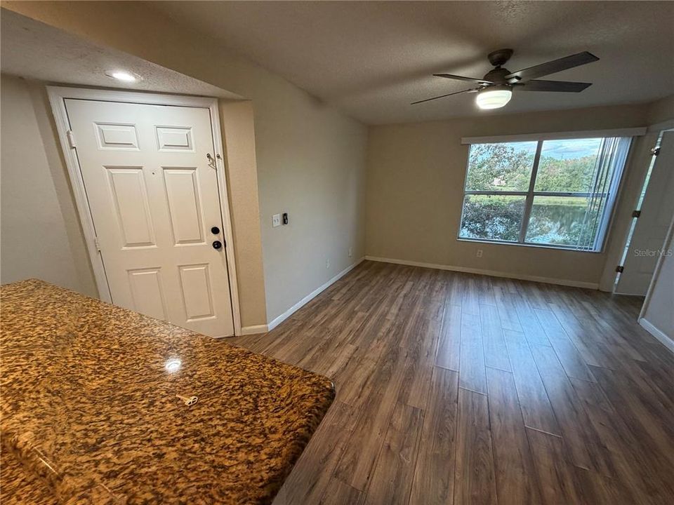 For Sale: $135,000 (1 beds, 1 baths, 597 Square Feet)
