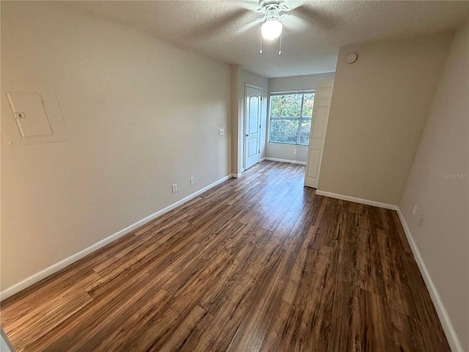 For Sale: $135,000 (1 beds, 1 baths, 597 Square Feet)