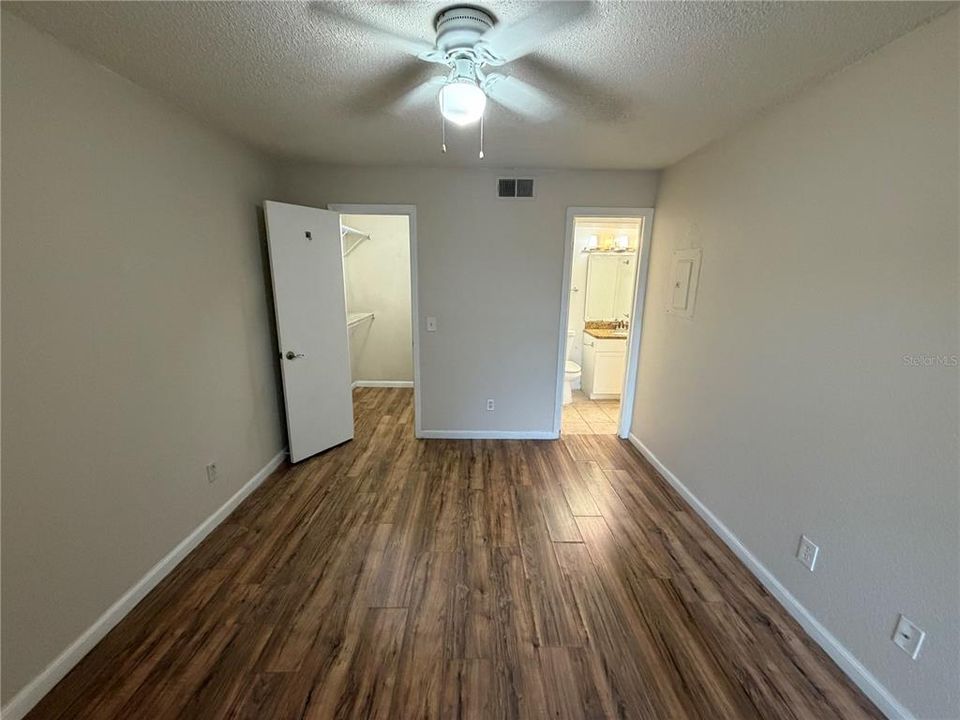 For Sale: $135,000 (1 beds, 1 baths, 597 Square Feet)