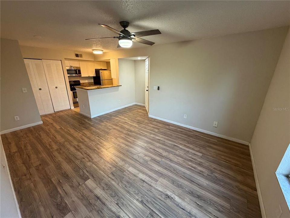 For Sale: $135,000 (1 beds, 1 baths, 597 Square Feet)