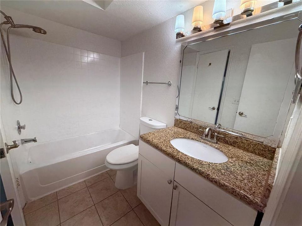 For Sale: $135,000 (1 beds, 1 baths, 597 Square Feet)
