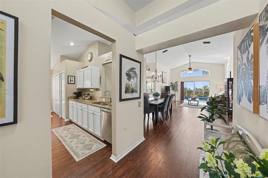 En Venta: $514,900 (4 camas, 2 baños, 1665 Pies cuadrados)