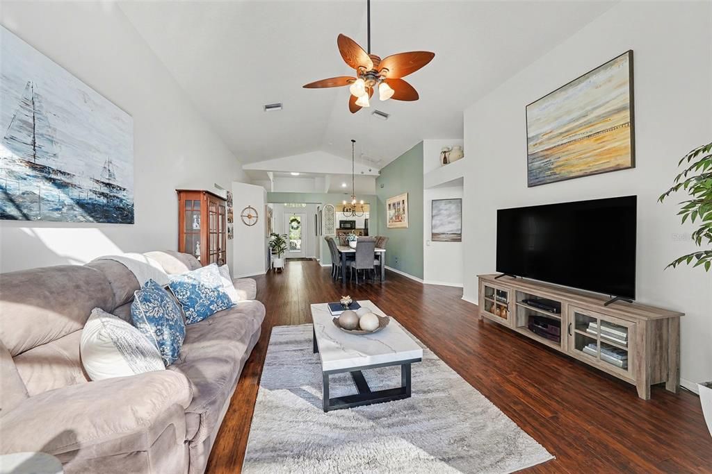 En Venta: $514,900 (4 camas, 2 baños, 1665 Pies cuadrados)