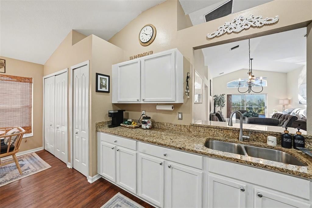 En Venta: $514,900 (4 camas, 2 baños, 1665 Pies cuadrados)