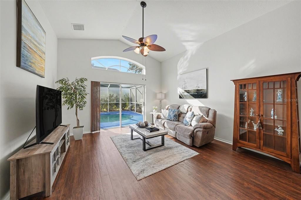 En Venta: $514,900 (4 camas, 2 baños, 1665 Pies cuadrados)