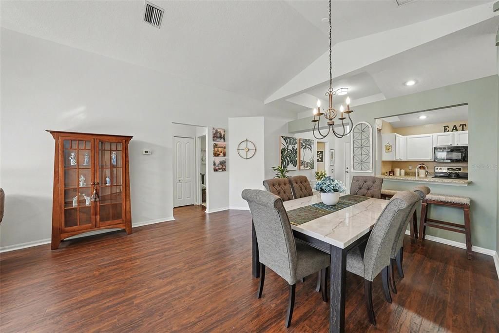 En Venta: $514,900 (4 camas, 2 baños, 1665 Pies cuadrados)