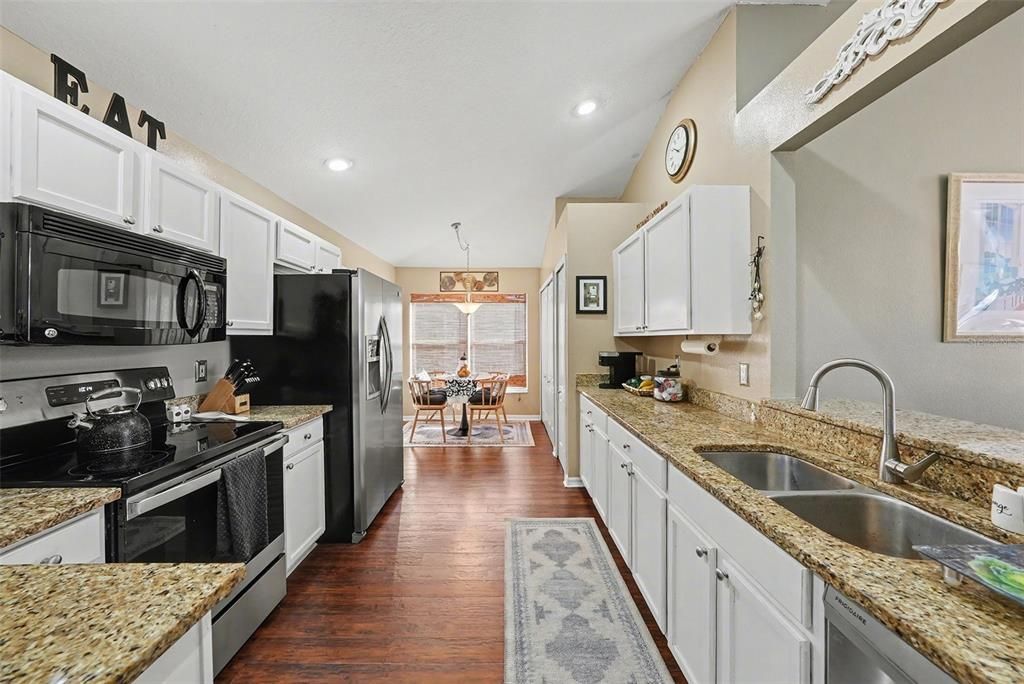 En Venta: $514,900 (4 camas, 2 baños, 1665 Pies cuadrados)