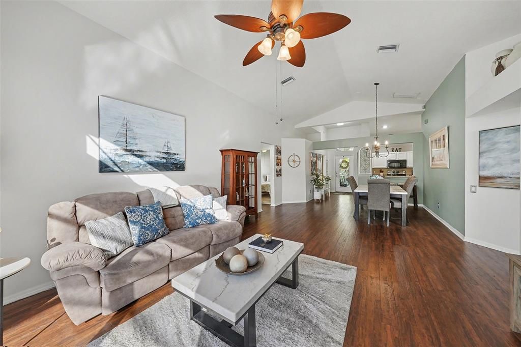 En Venta: $514,900 (4 camas, 2 baños, 1665 Pies cuadrados)