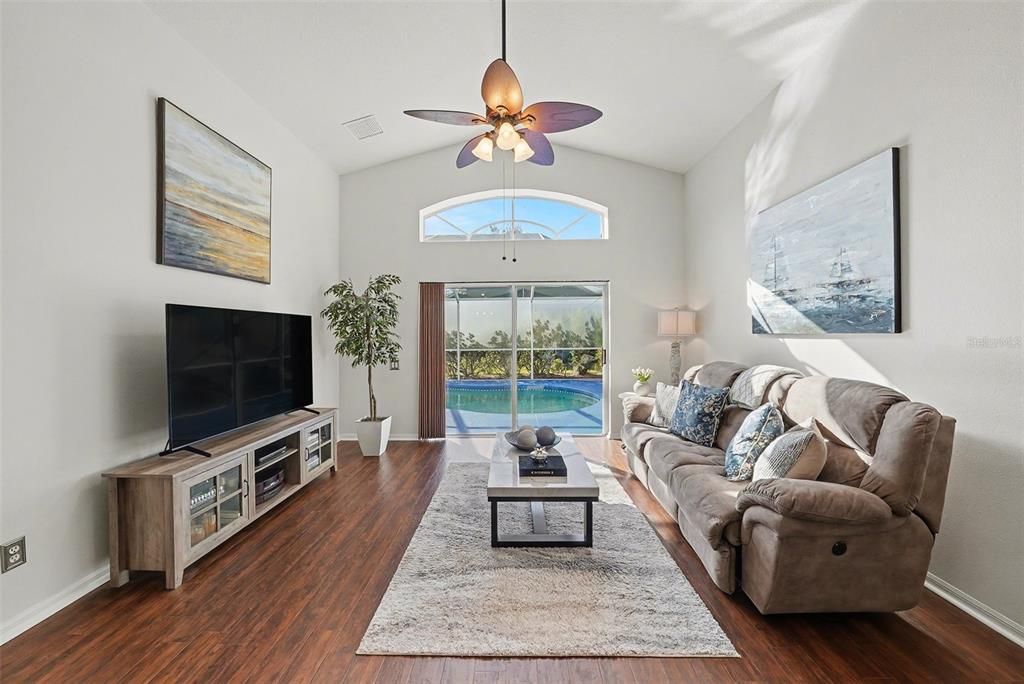 En Venta: $514,900 (4 camas, 2 baños, 1665 Pies cuadrados)