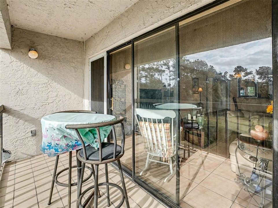 For Sale: $149,900 (2 beds, 2 baths, 1001 Square Feet)