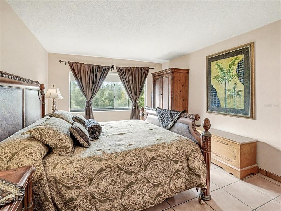 For Sale: $149,900 (2 beds, 2 baths, 1001 Square Feet)