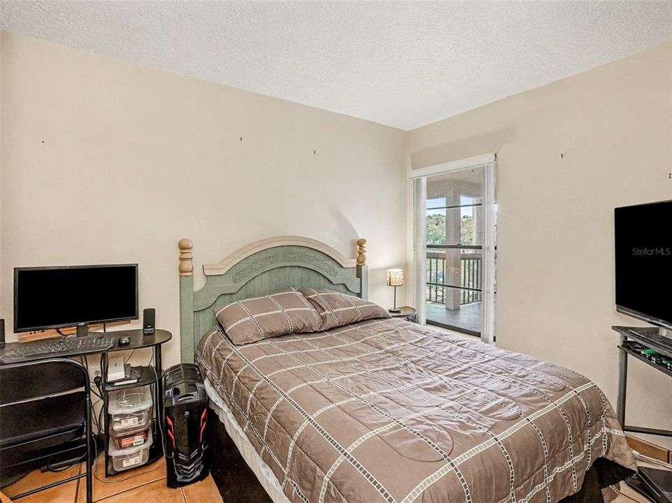 For Sale: $149,900 (2 beds, 2 baths, 1001 Square Feet)