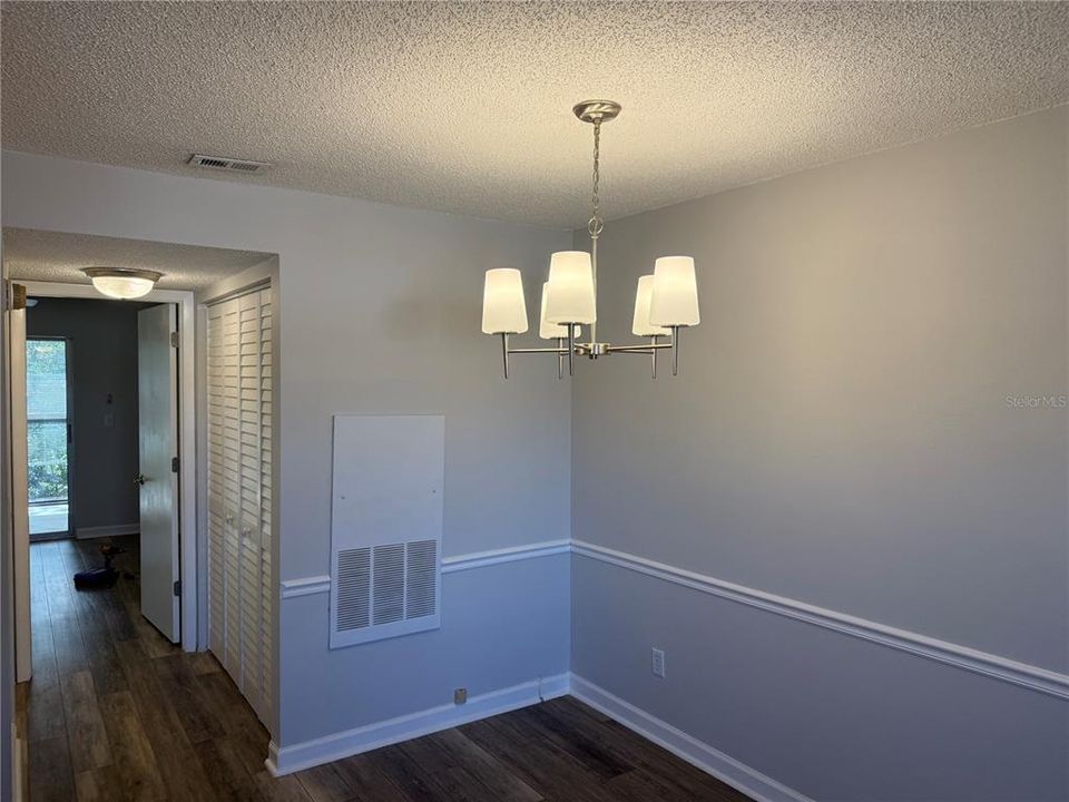 For Sale: $149,900 (1 beds, 1 baths, 593 Square Feet)