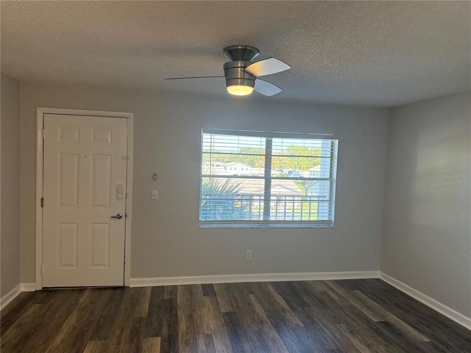 For Sale: $149,900 (1 beds, 1 baths, 593 Square Feet)