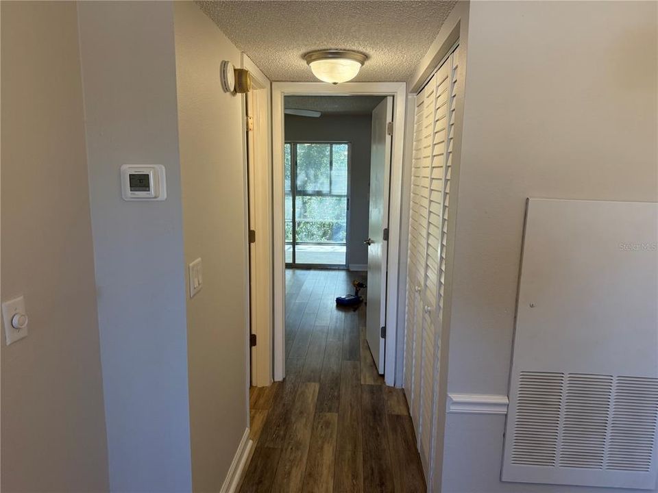 For Sale: $149,900 (1 beds, 1 baths, 593 Square Feet)