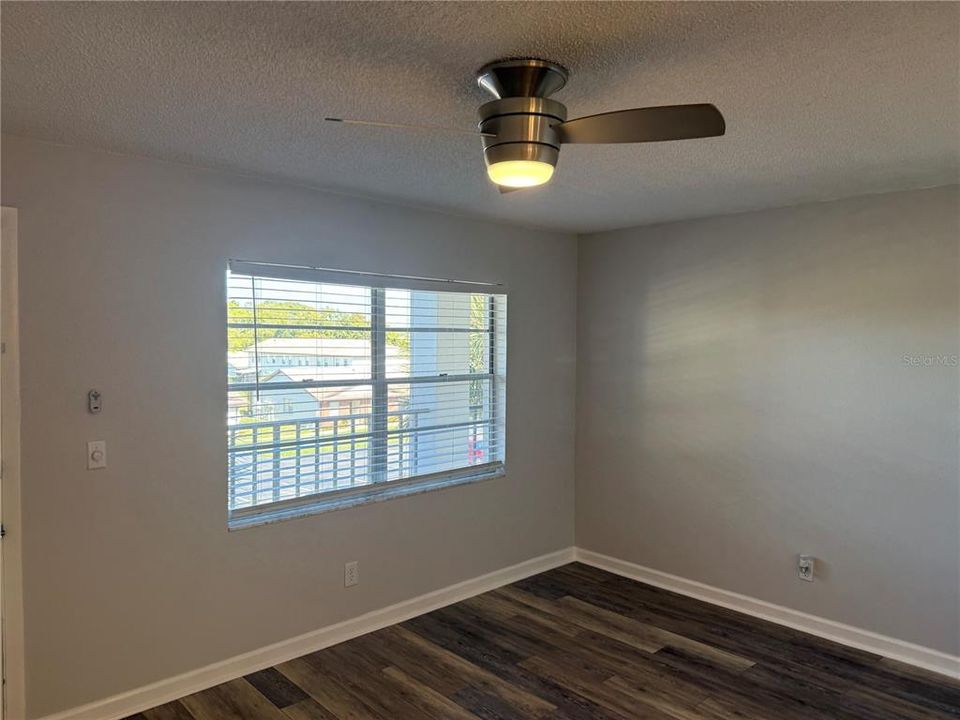 For Sale: $149,900 (1 beds, 1 baths, 593 Square Feet)