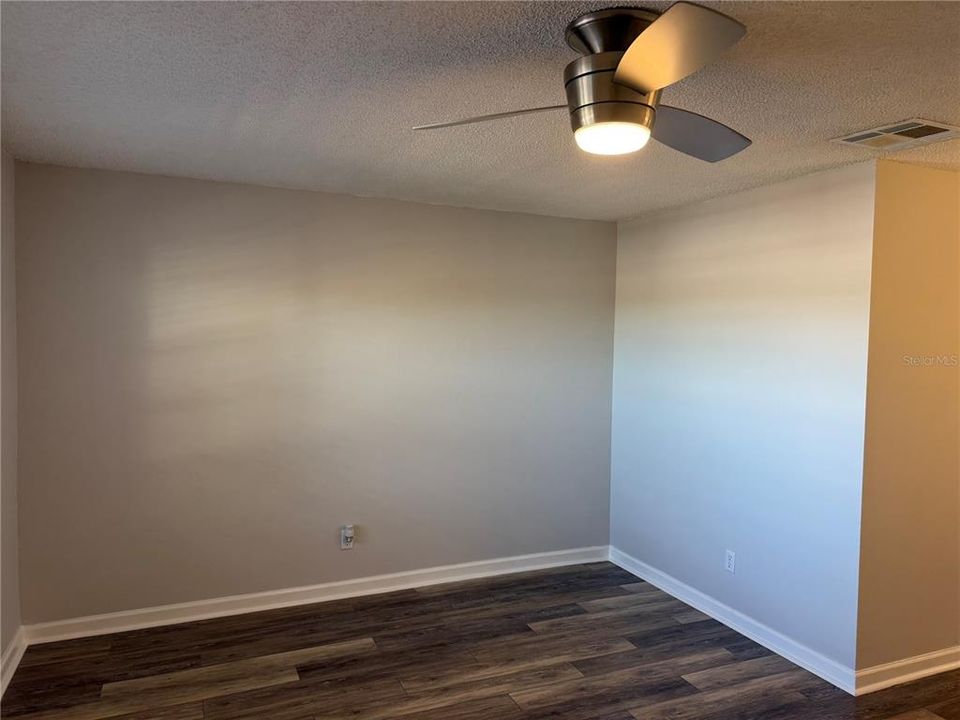 For Sale: $149,900 (1 beds, 1 baths, 593 Square Feet)