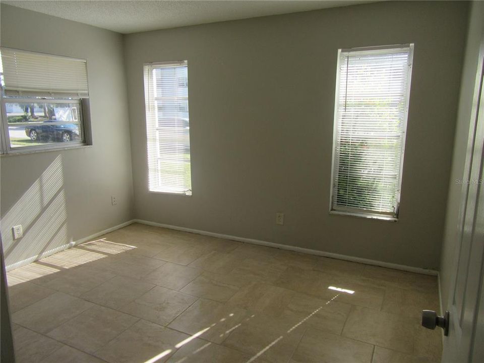 For Rent: $1,400 (2 beds, 1 baths, 825 Square Feet)