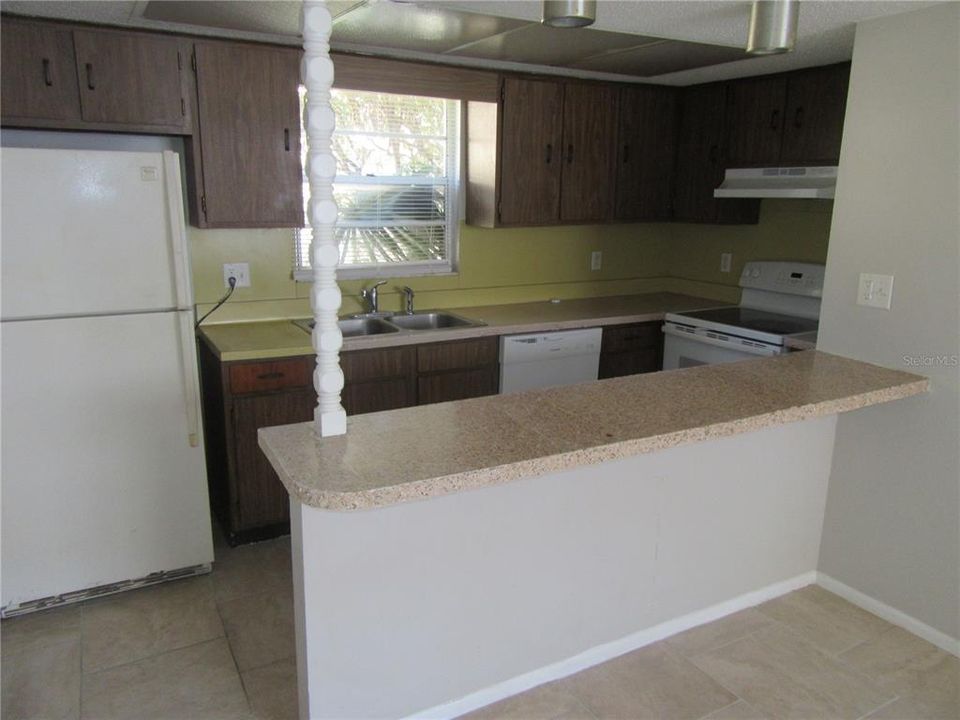 For Rent: $1,400 (2 beds, 1 baths, 825 Square Feet)