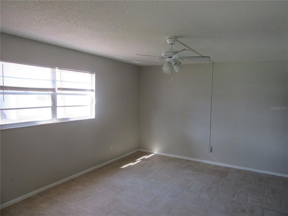 For Rent: $1,400 (2 beds, 1 baths, 825 Square Feet)