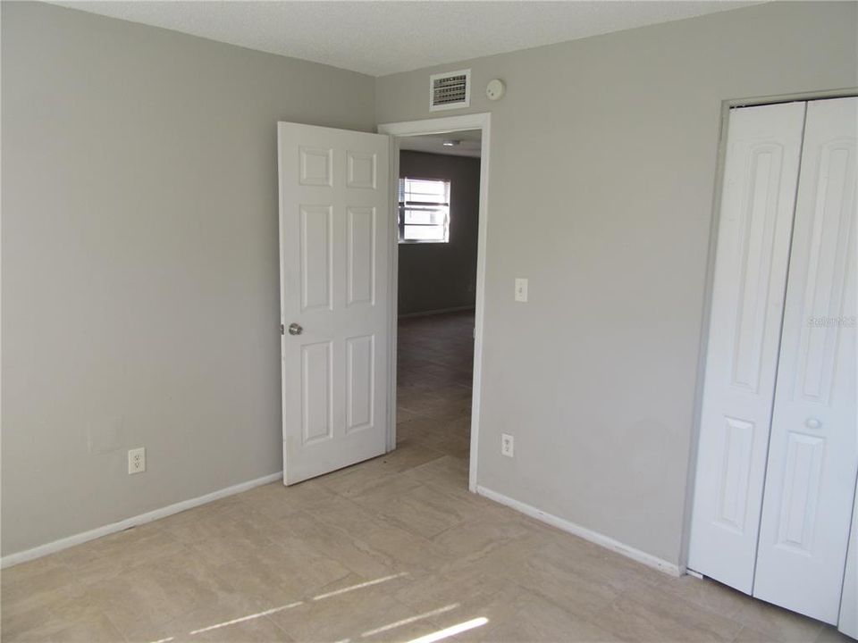 For Rent: $1,400 (2 beds, 1 baths, 825 Square Feet)