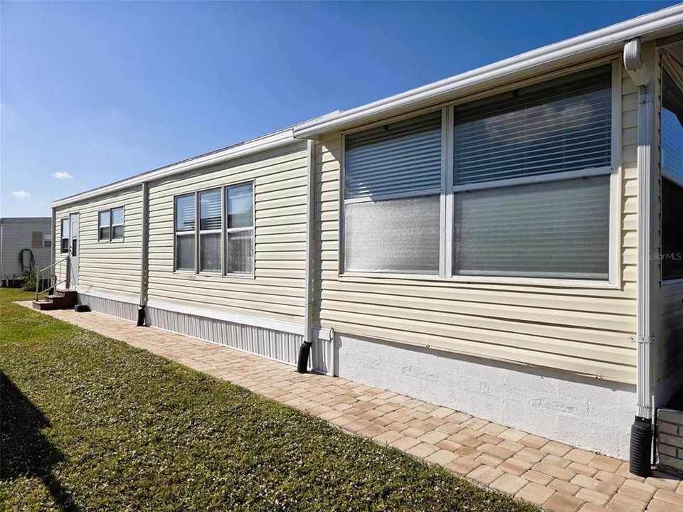 Под контрактом: $139,900 (2 спален, 2 ванн, 960 Квадратных фут)