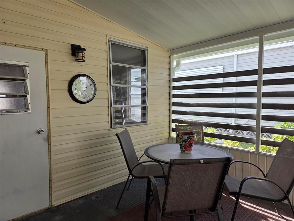 Под контрактом: $139,900 (2 спален, 2 ванн, 960 Квадратных фут)