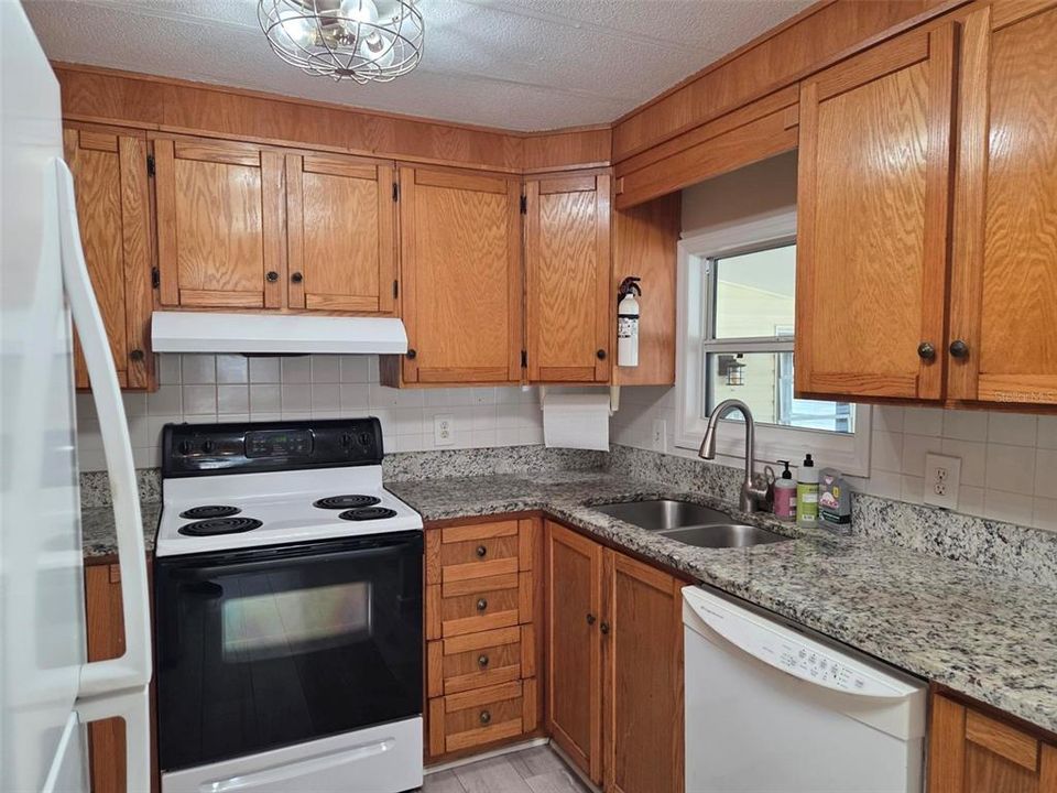 Под контрактом: $139,900 (2 спален, 2 ванн, 960 Квадратных фут)