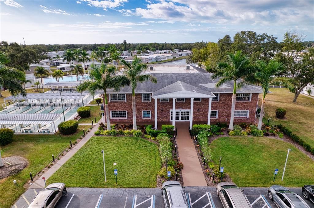 Под контрактом: $139,900 (2 спален, 2 ванн, 960 Квадратных фут)