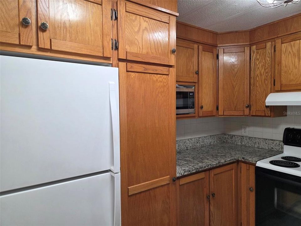 Под контрактом: $139,900 (2 спален, 2 ванн, 960 Квадратных фут)