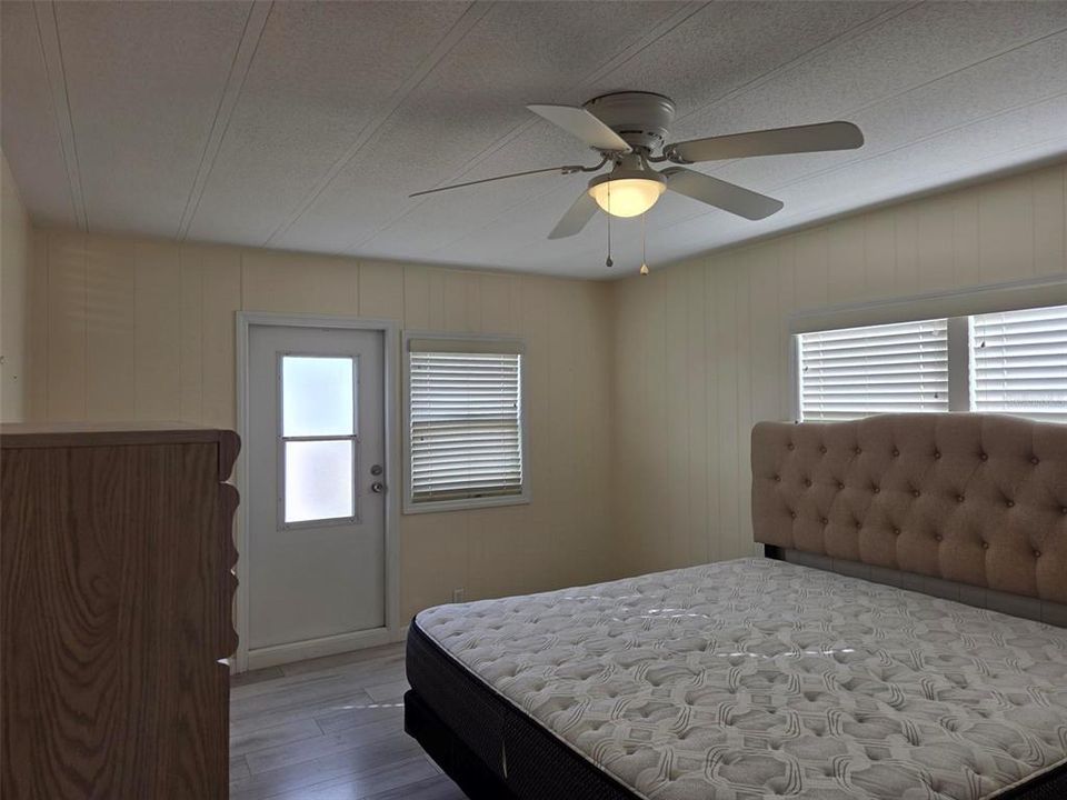 Под контрактом: $139,900 (2 спален, 2 ванн, 960 Квадратных фут)