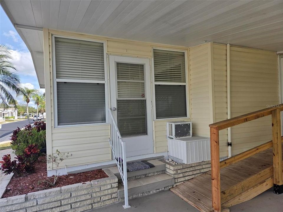 Под контрактом: $139,900 (2 спален, 2 ванн, 960 Квадратных фут)