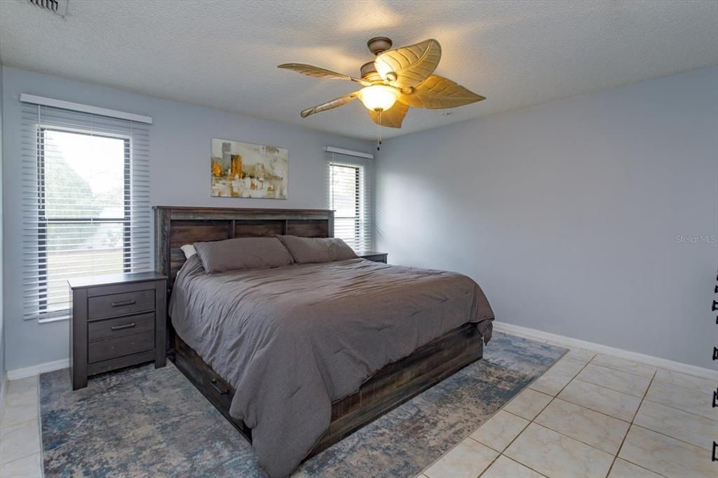 En Venta: $449,000 (4 camas, 2 baños, 1864 Pies cuadrados)