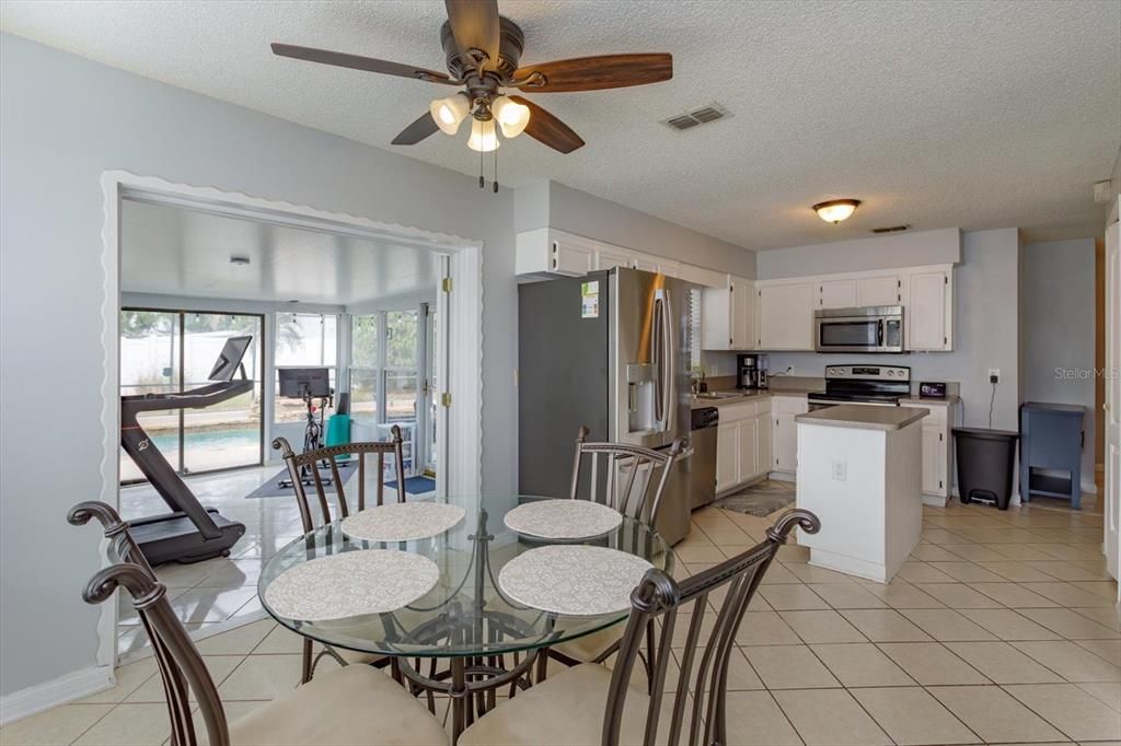 En Venta: $449,000 (4 camas, 2 baños, 1864 Pies cuadrados)