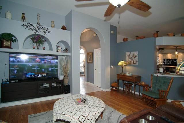 En Venta: $525,000 (3 camas, 2 baños, 2195 Pies cuadrados)