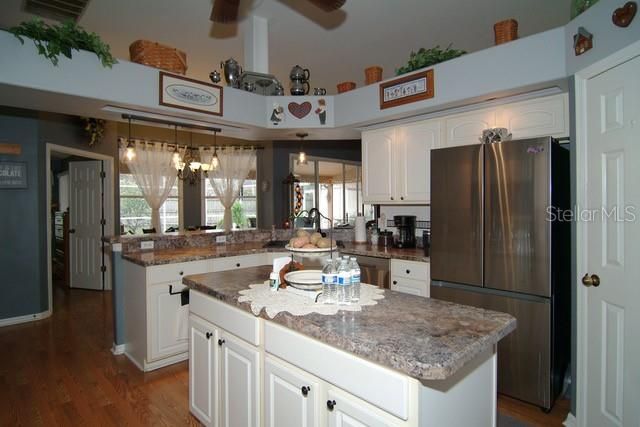 En Venta: $525,000 (3 camas, 2 baños, 2195 Pies cuadrados)