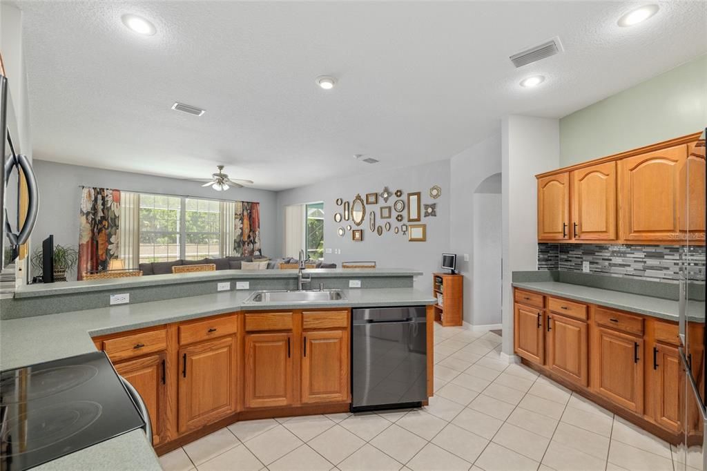 For Rent: $2,700 (3 beds, 2 baths, 2095 Square Feet)