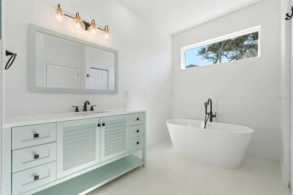 На продажу: $575,000 (3 спален, 2 ванн, 1834 Квадратных фут)