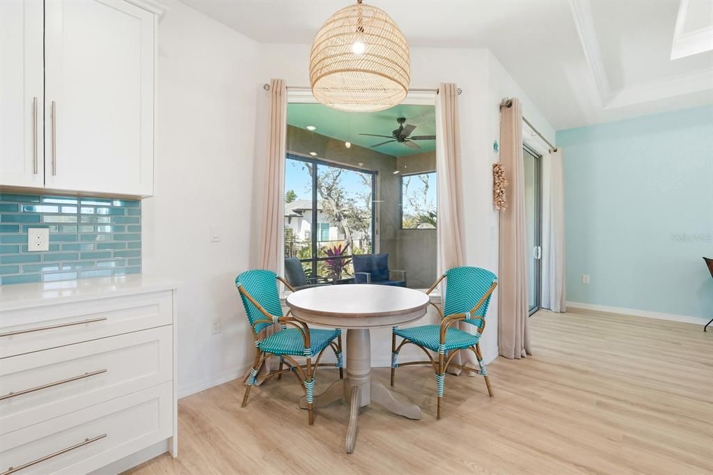 На продажу: $575,000 (3 спален, 2 ванн, 1834 Квадратных фут)