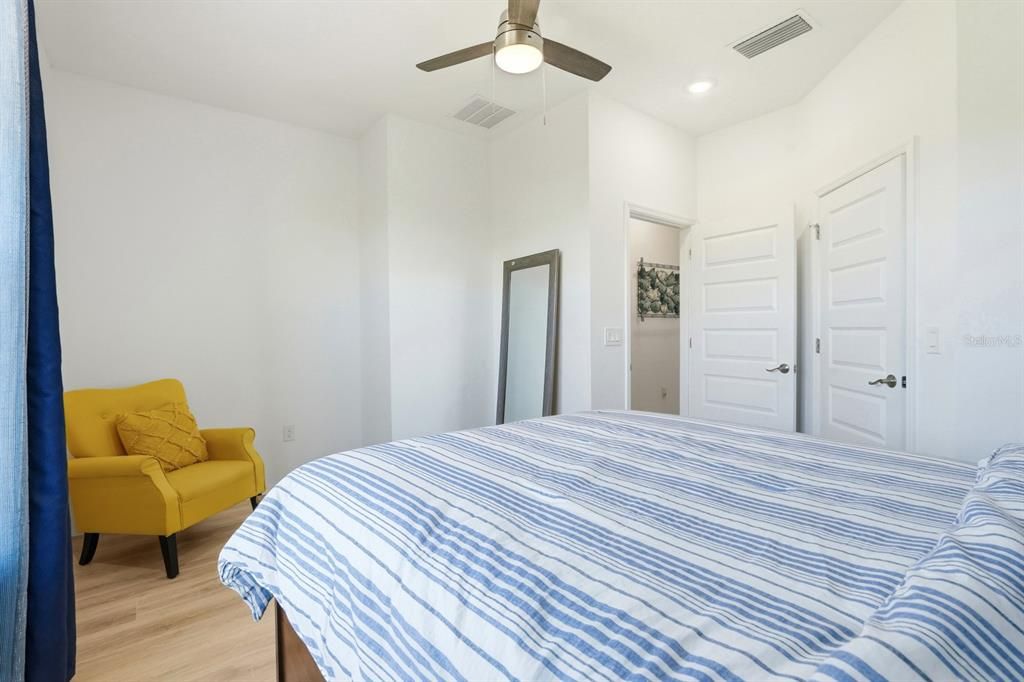 На продажу: $575,000 (3 спален, 2 ванн, 1834 Квадратных фут)